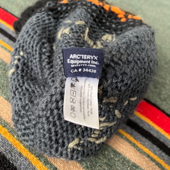 Rare knitted Arcteryx toque - Picture 3 of 3